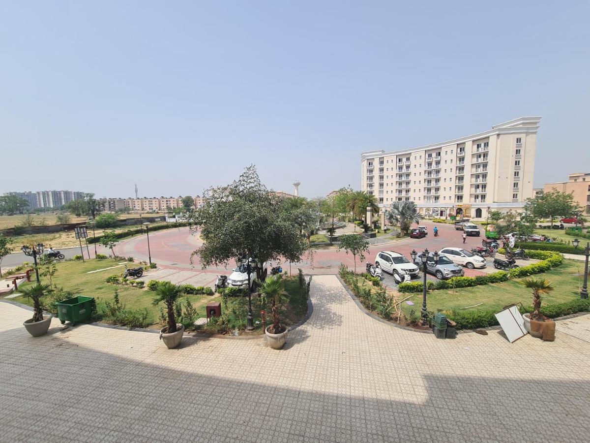 Lord Krishna Palace Hotel Vrindāvan Exterior foto
